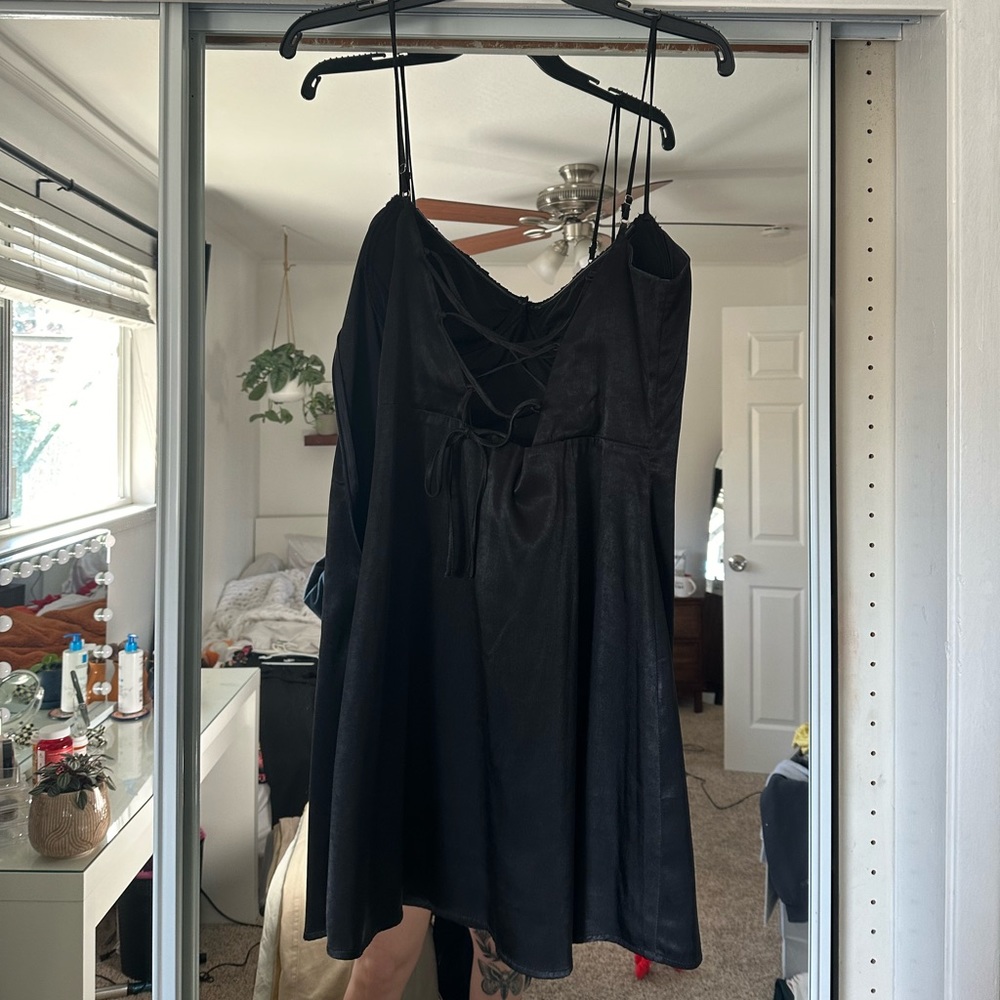 Dress - Picture 3 of 3